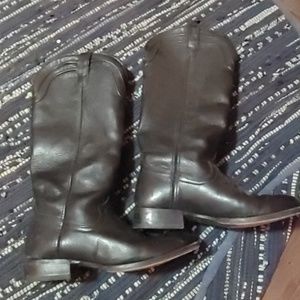 Black Ariat boots